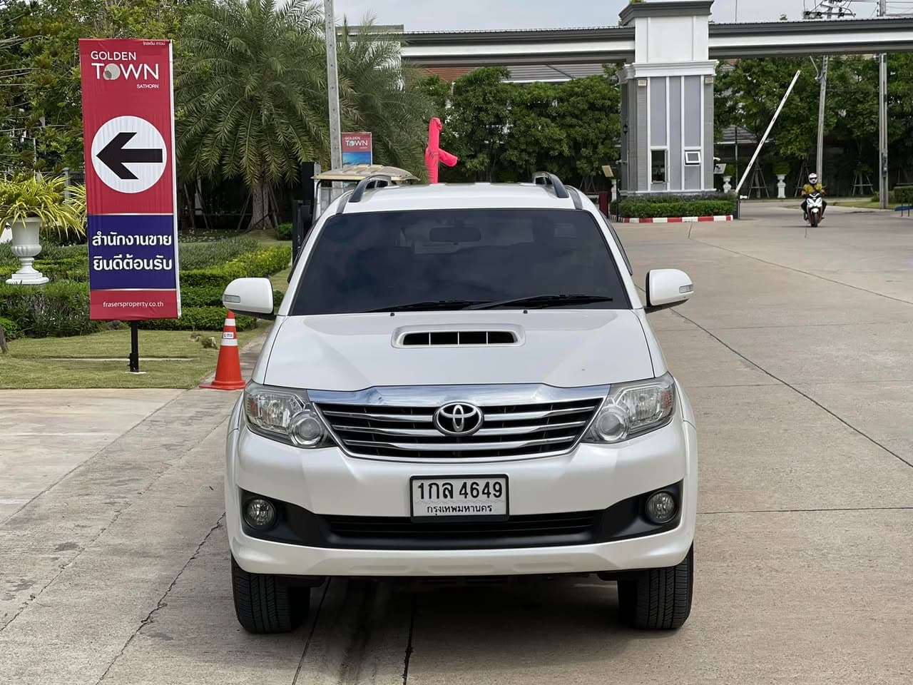 Toyota Fortuner 3.0V 4X2 2013 ภาพที่ 2
