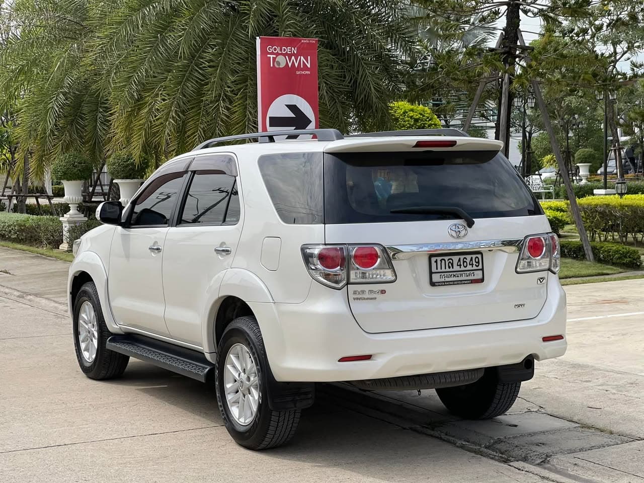 Toyota Fortuner 3.0V 4X2 2013 ภาพที่ 3
