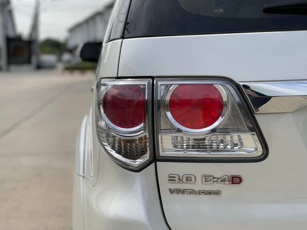 Toyota Fortuner 3.0V 4X2 2013 ภาพที่ 5