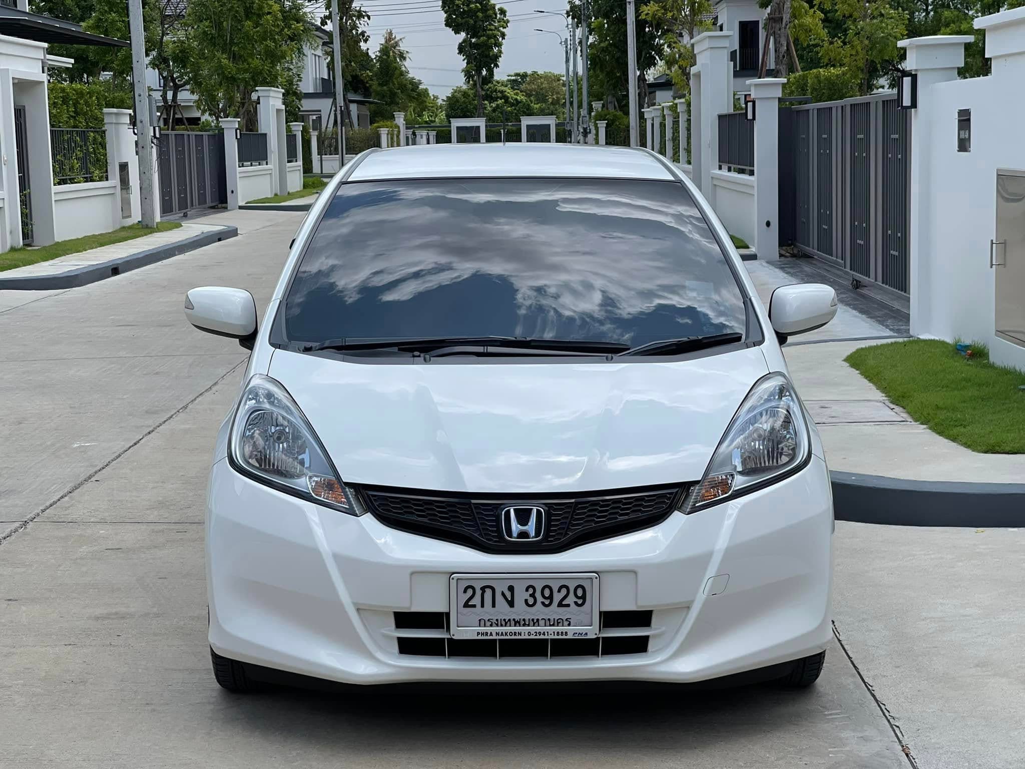 Honda Jazz 1.5V 2013 ภาพที่ 2