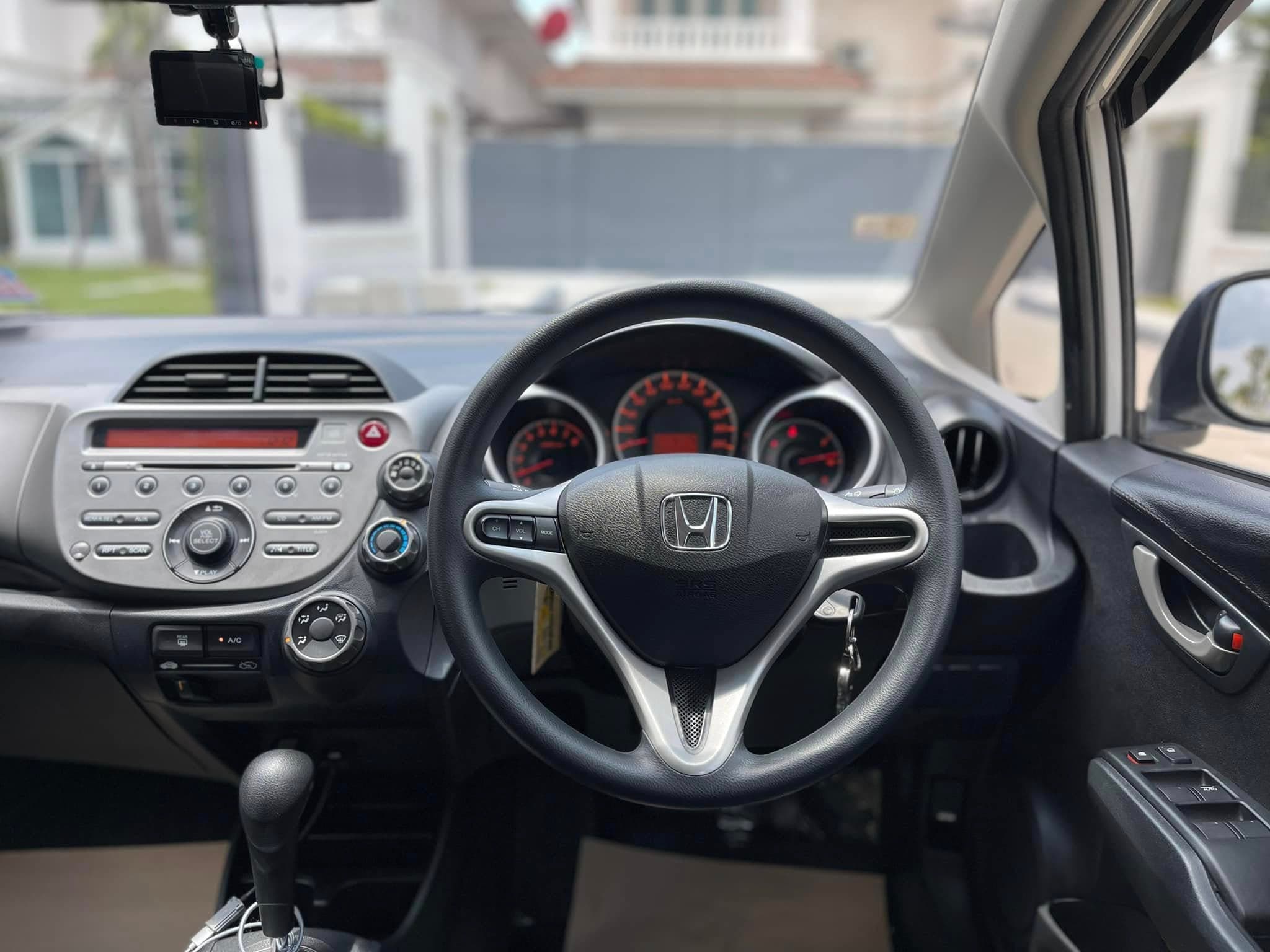 Honda Jazz 1.5V 2013 ภาพที่ 13