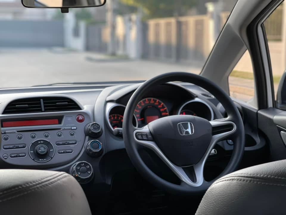 Honda Jazz 1.5SV 2011 ภาพที่ 6