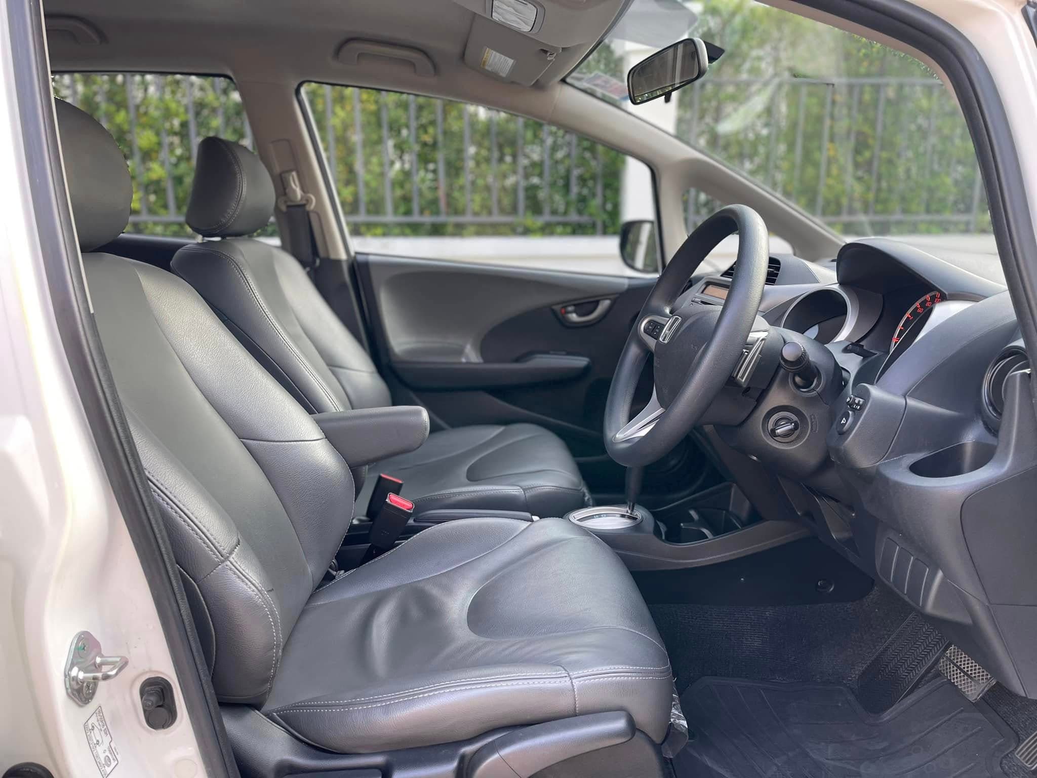 Honda Jazz 1.5SV 2011 ภาพที่ 7