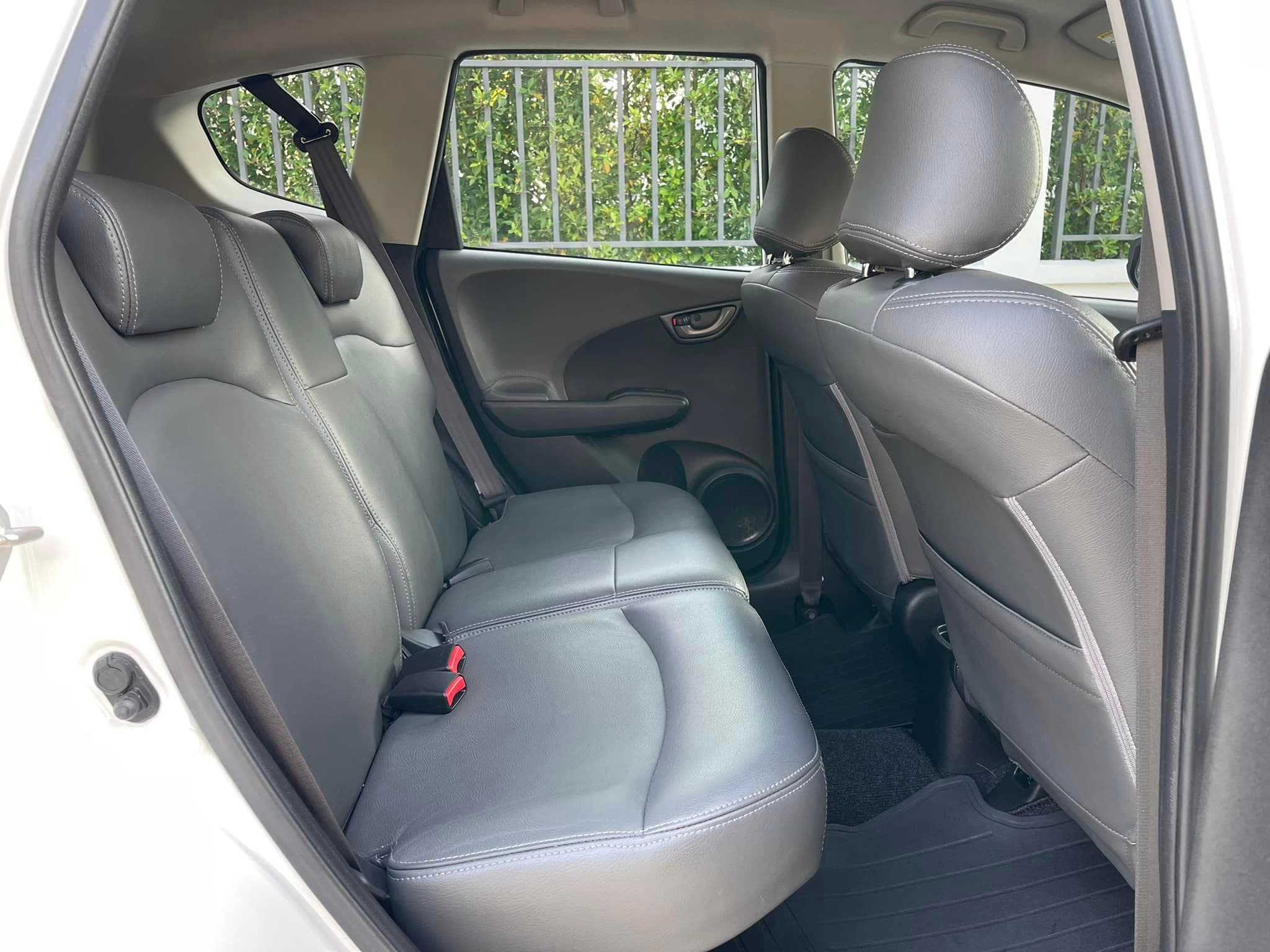 Honda Jazz 1.5SV 2011 ภาพที่ 8