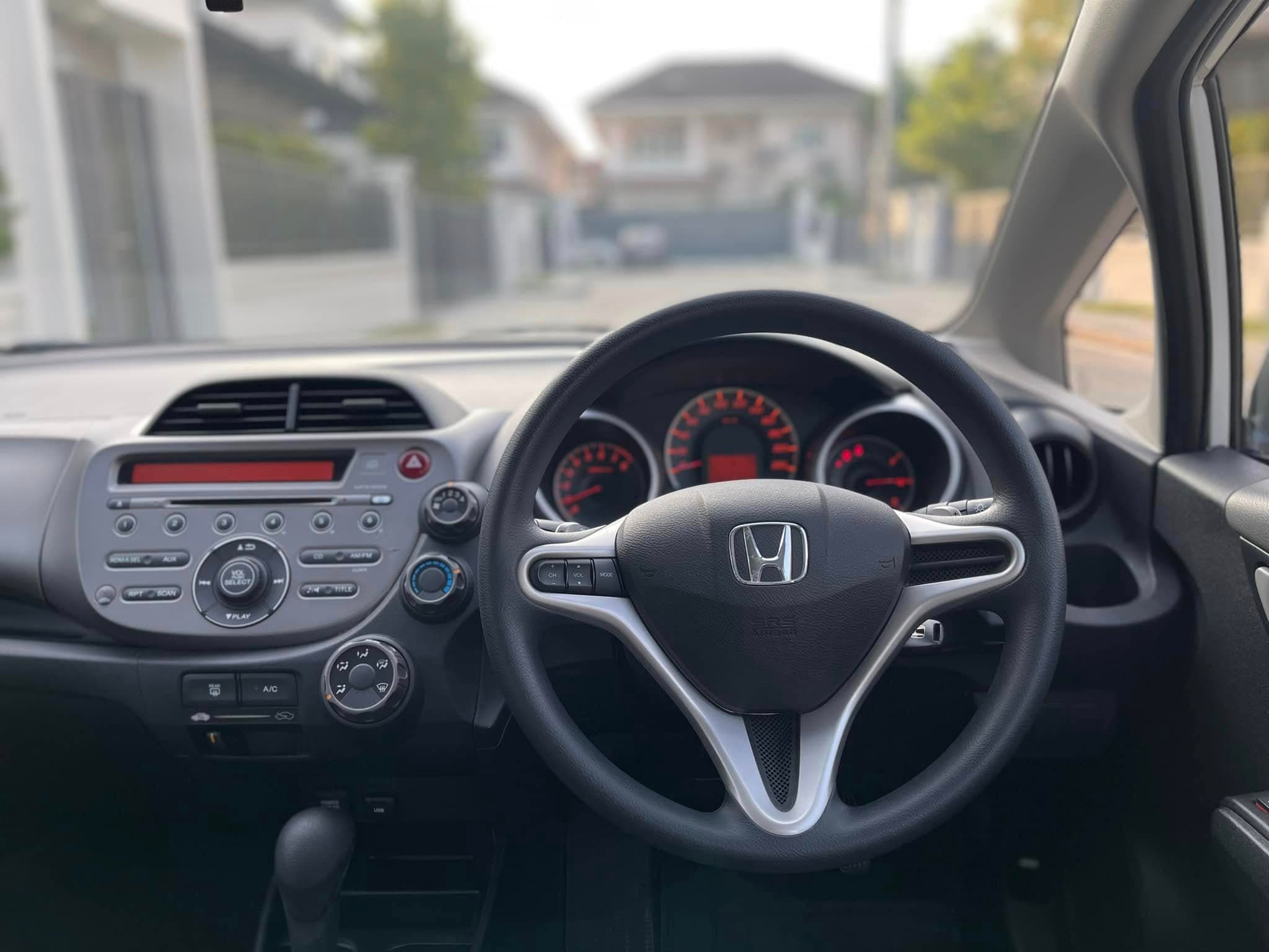 Honda Jazz 1.5SV 2011 ภาพที่ 10