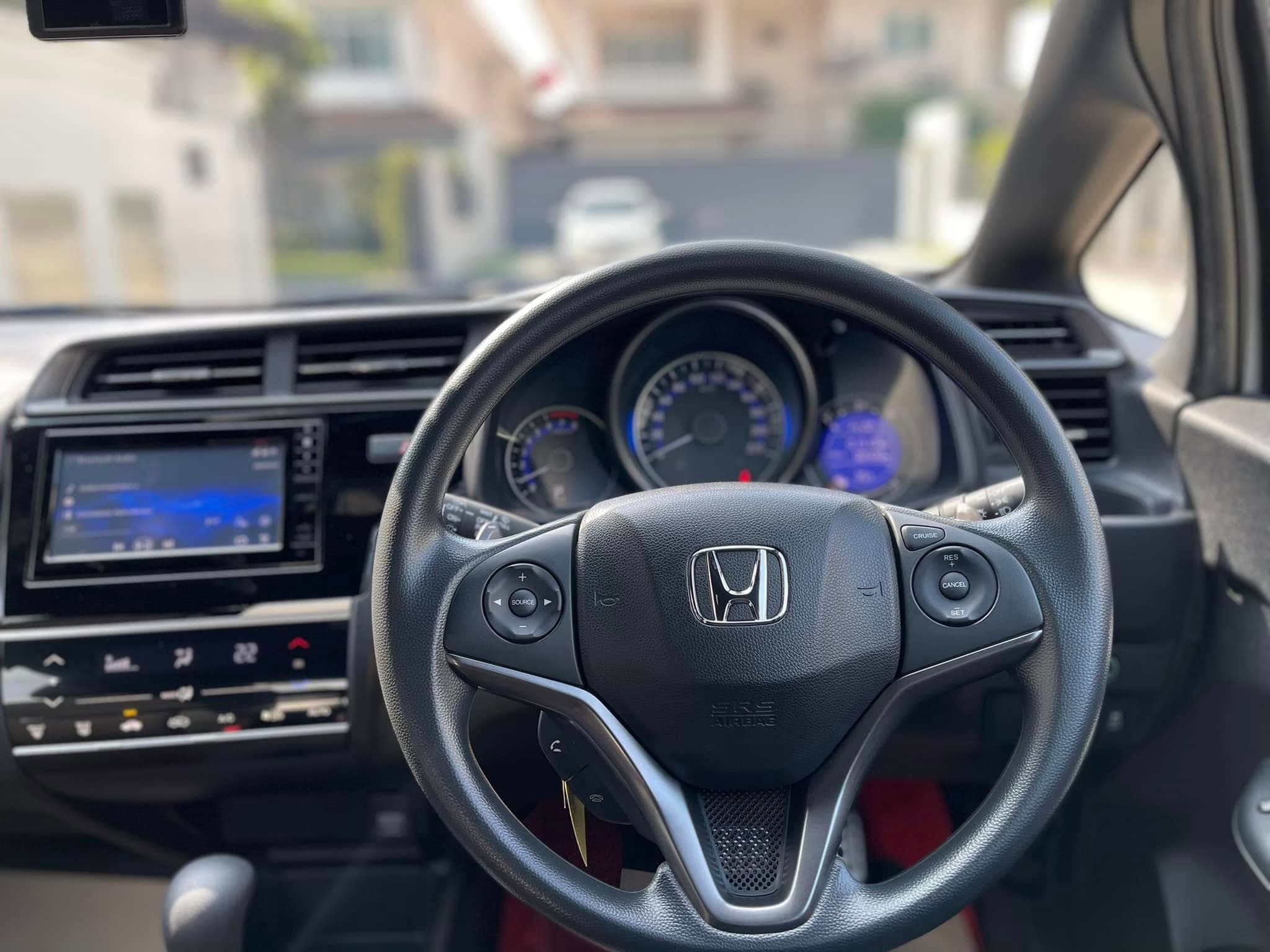 Honda Jazz 1.5RS+ 2017 ภาพที่ 11