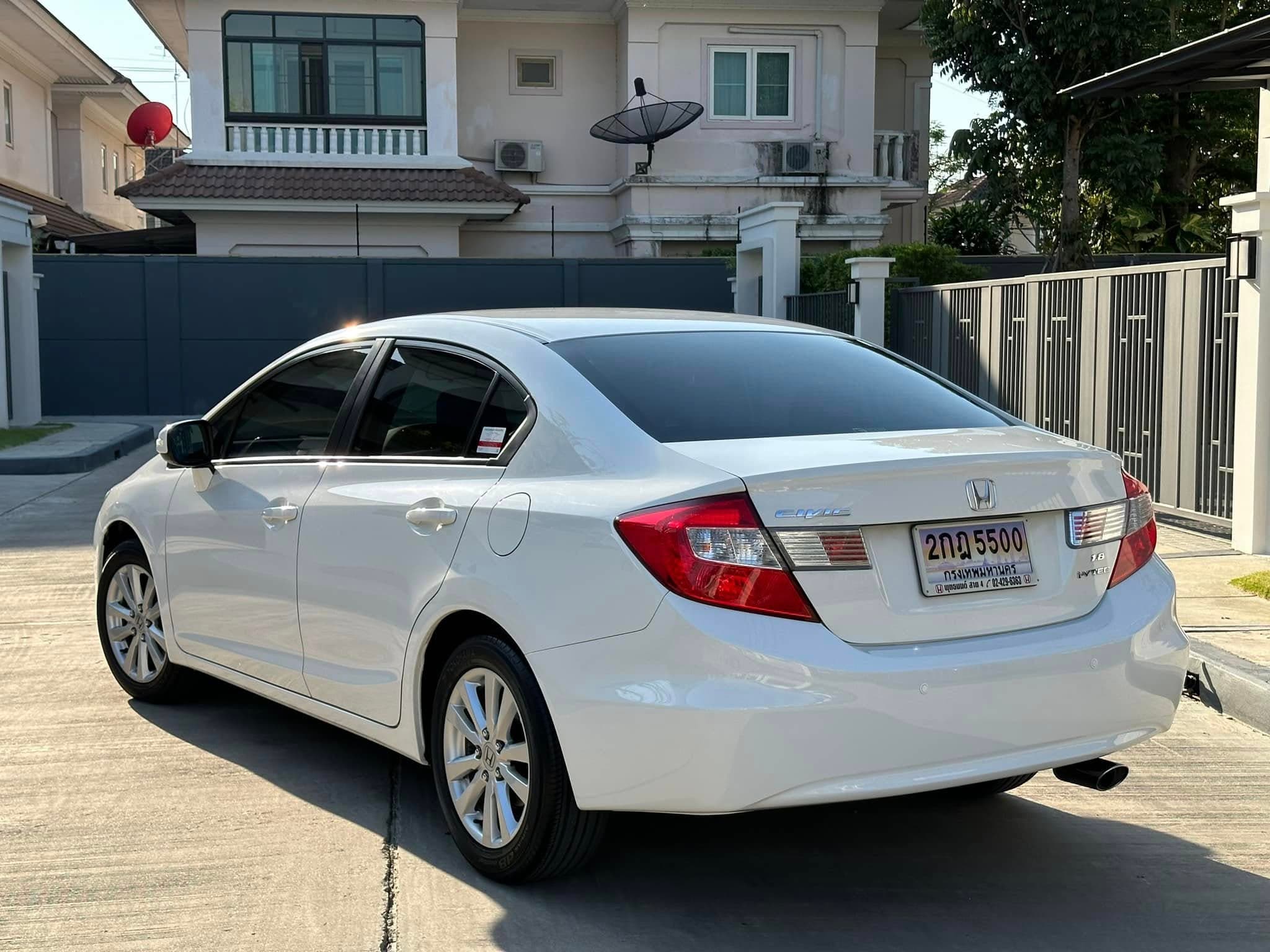 Honda Civic 1.8 E 2013 ภาพที่ 3