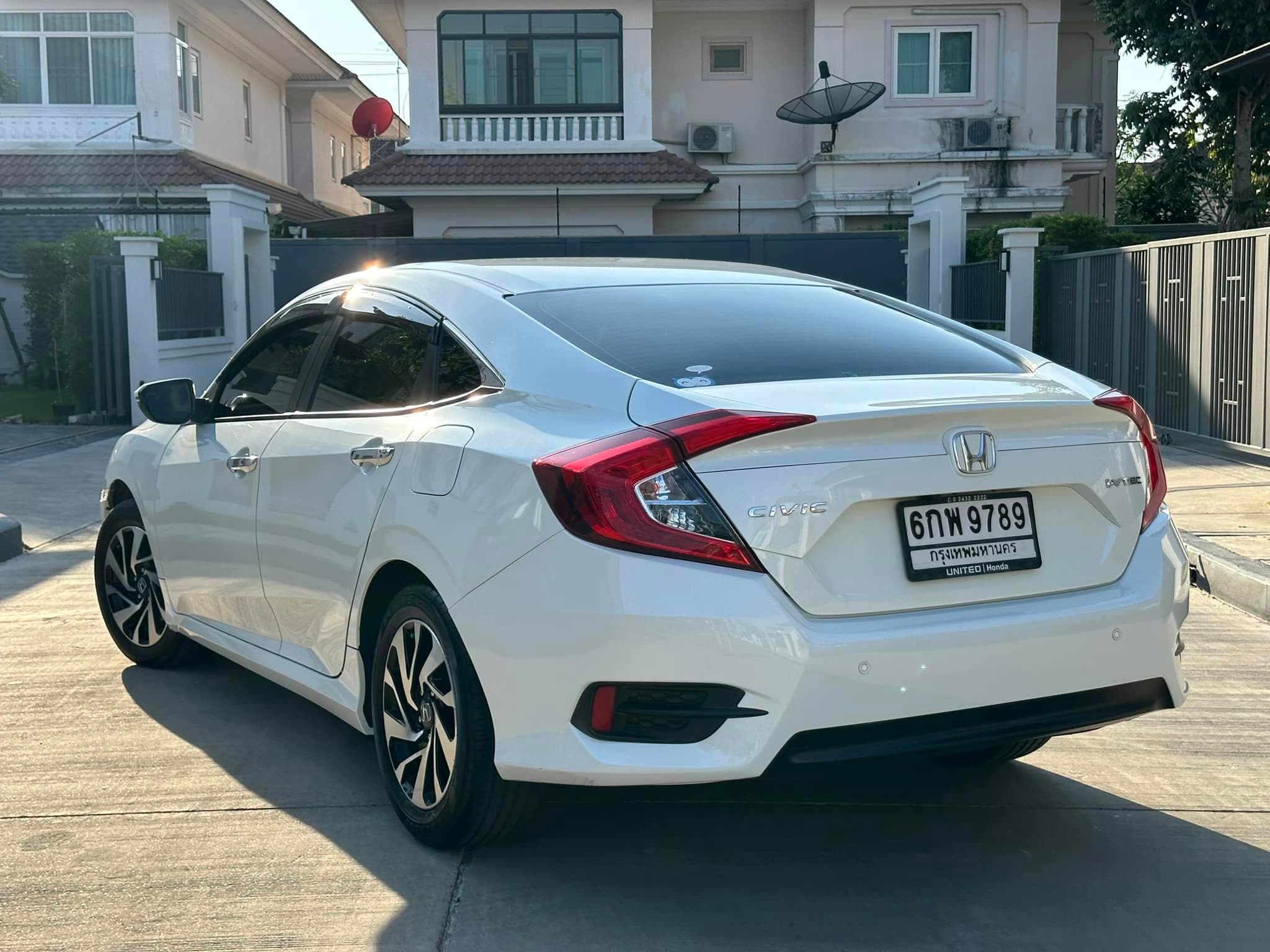 Honda Civic 1.8 EL 2016 ภาพที่ 4