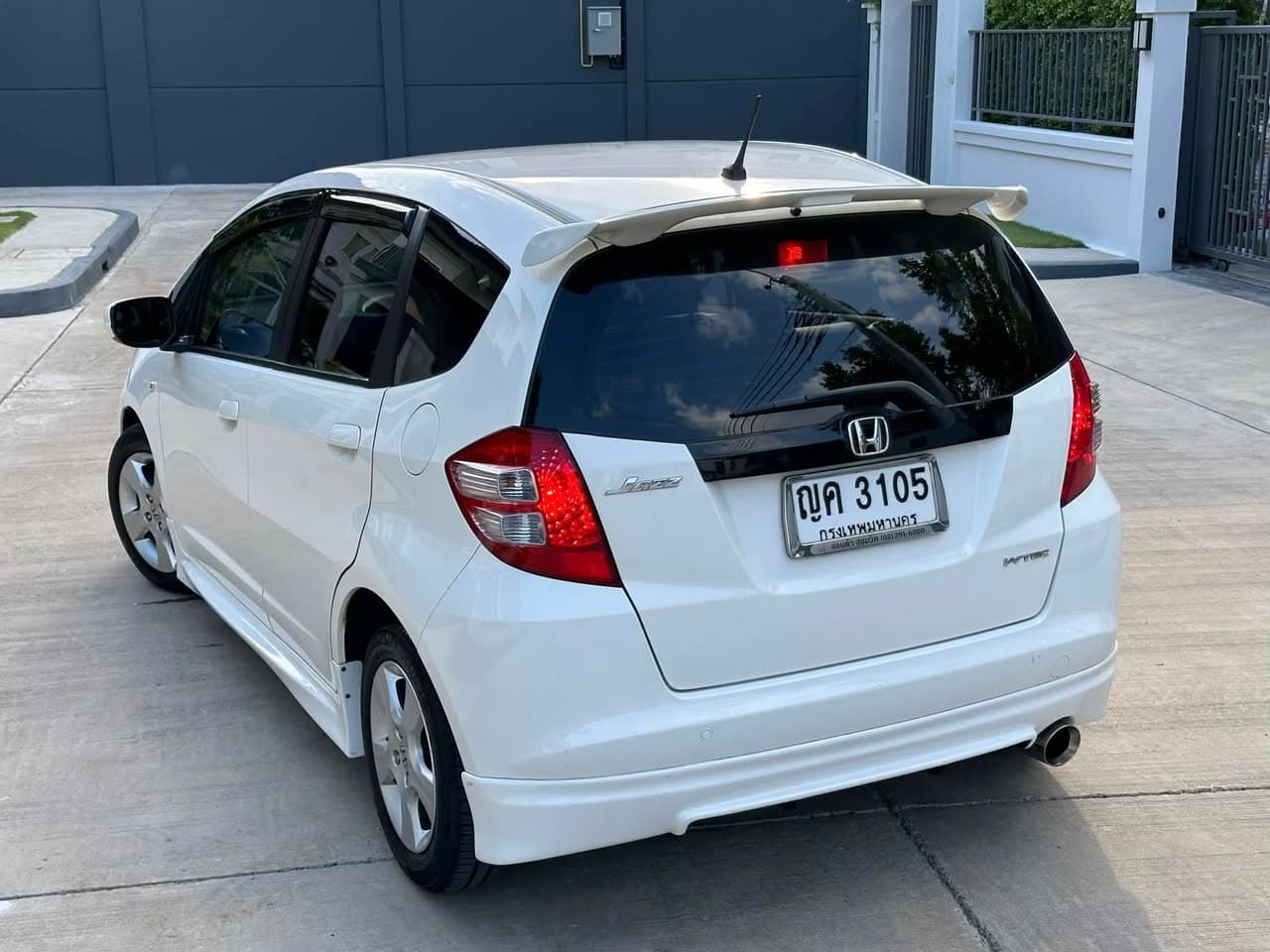 Honda Jazz 1.5 V 2010 ภาพที่ 4