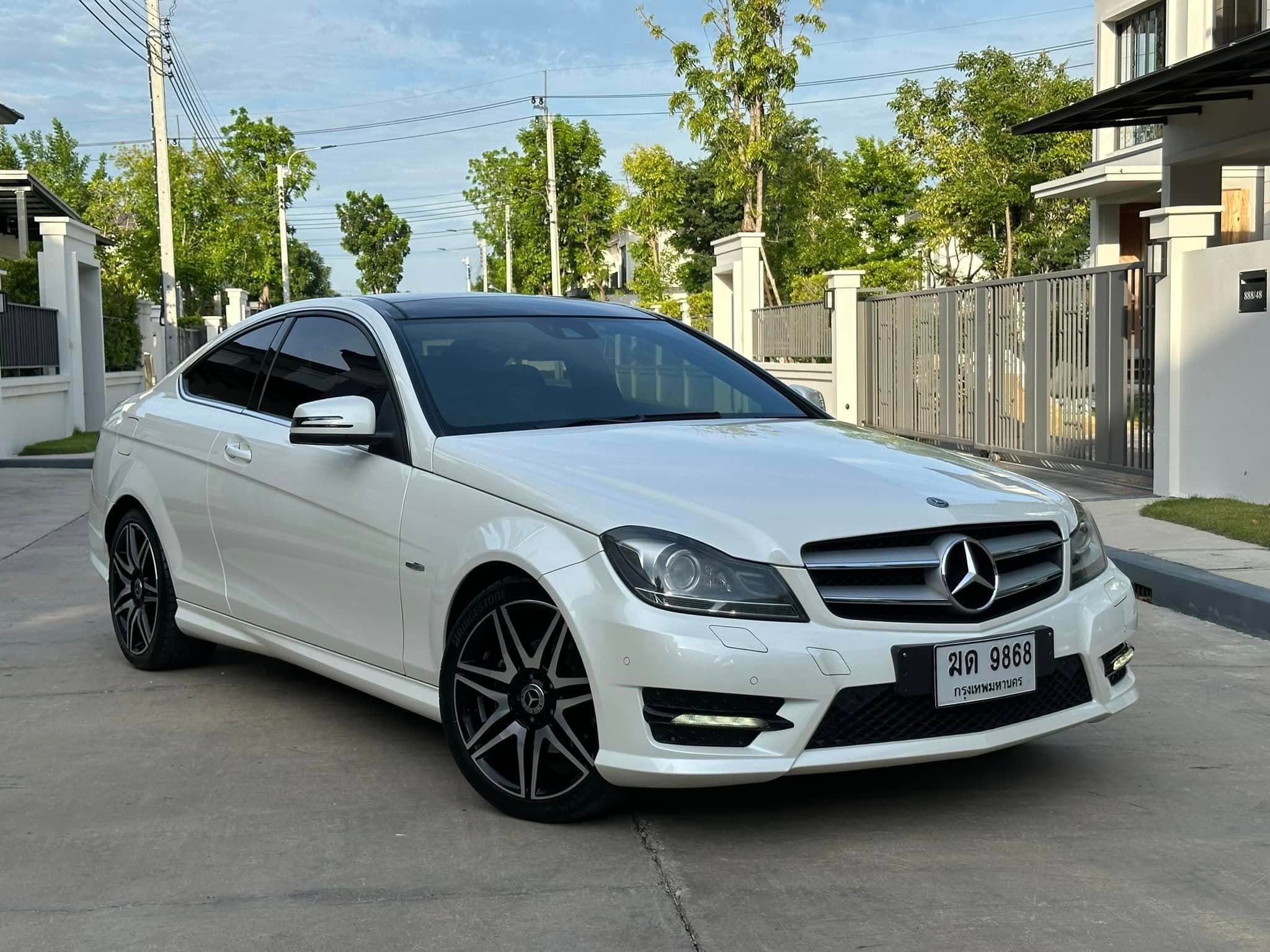 Mercedes-Benz C250 Coupe AMG 2012 ภาพที่ 2