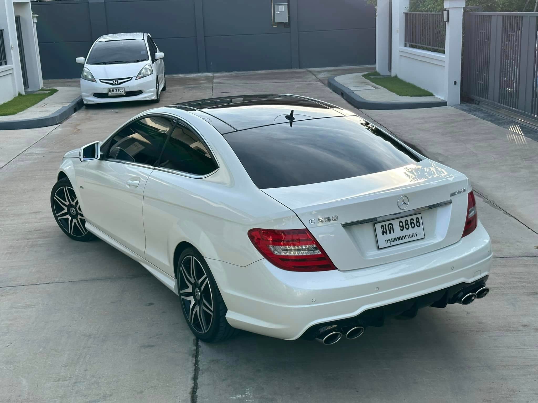 Mercedes-Benz C250 Coupe AMG 2012 ภาพที่ 3