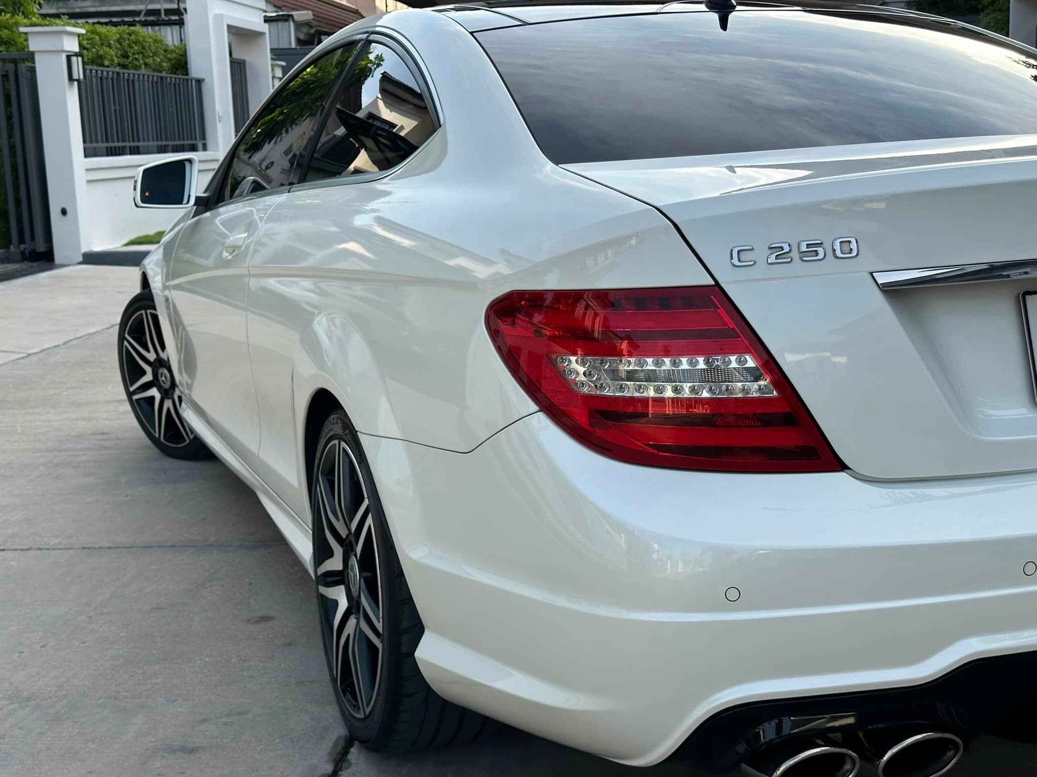 Mercedes-Benz C250 Coupe AMG 2012 ภาพที่ 8