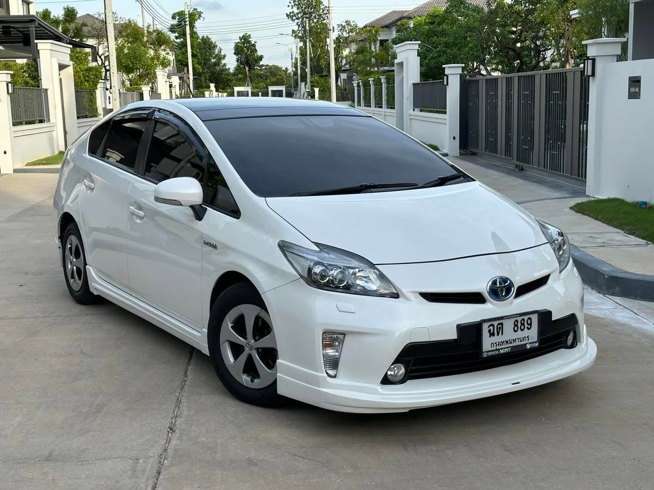 Toyota Prius Top option grade 2013 ภาพที่ 2