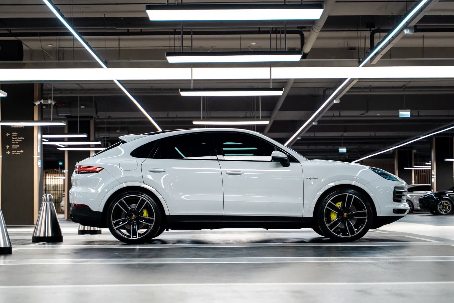 Porsche Cayenne Coupe E-Hybrid (SportDesign) - ภาพที่ 4