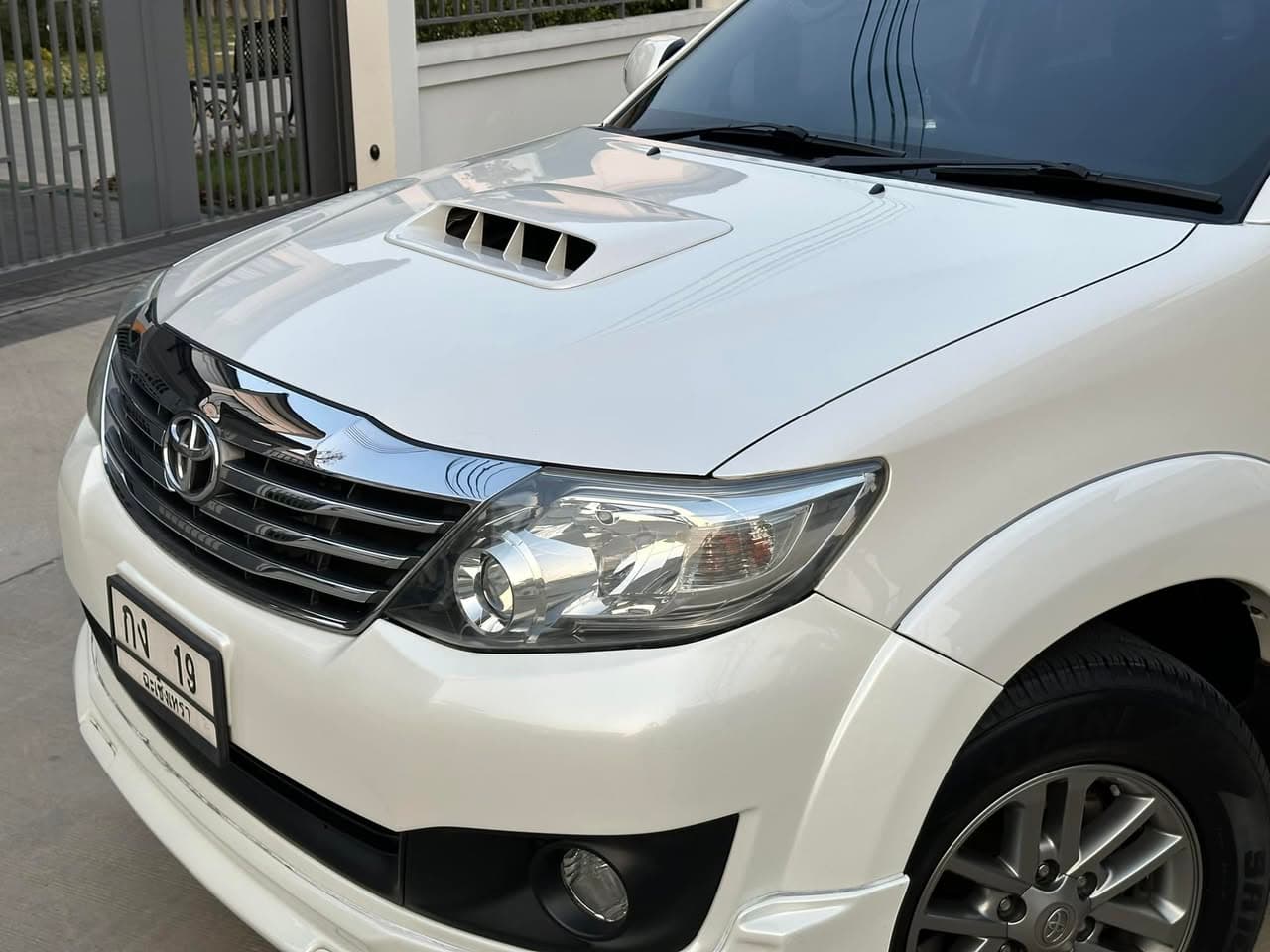 Toyota Fortuner 3.0V รุ่น 50ปี 2012 ภาพที่ 2