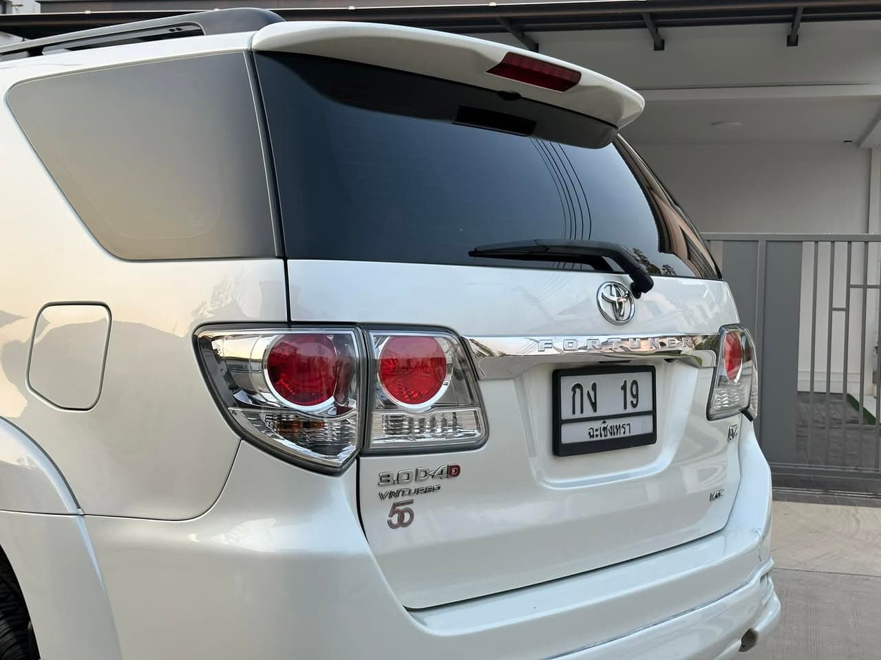 Toyota Fortuner 3.0V รุ่น 50ปี 2012 ภาพที่ 4