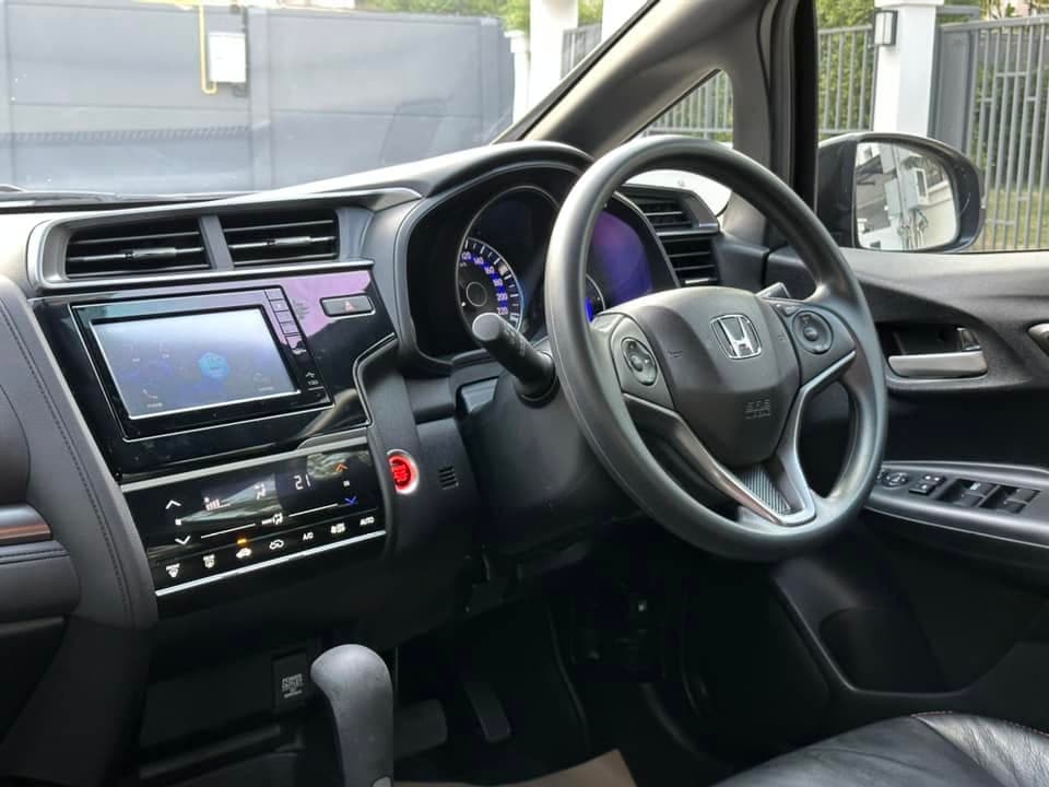 Honda Jazz 1.5 RS 2017 ภาพที่ 8